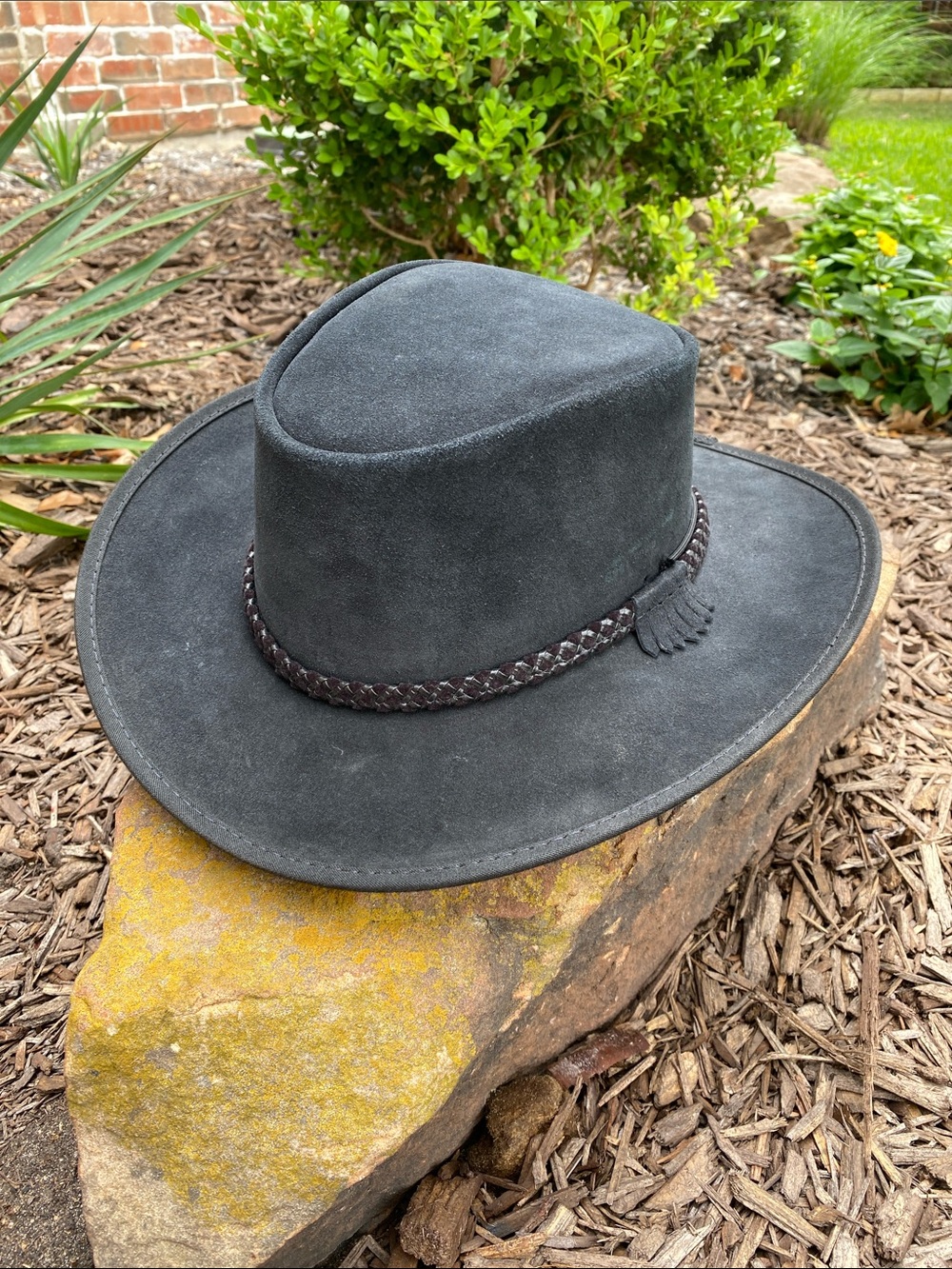 American Outback Zephyr Suede Hat in Black